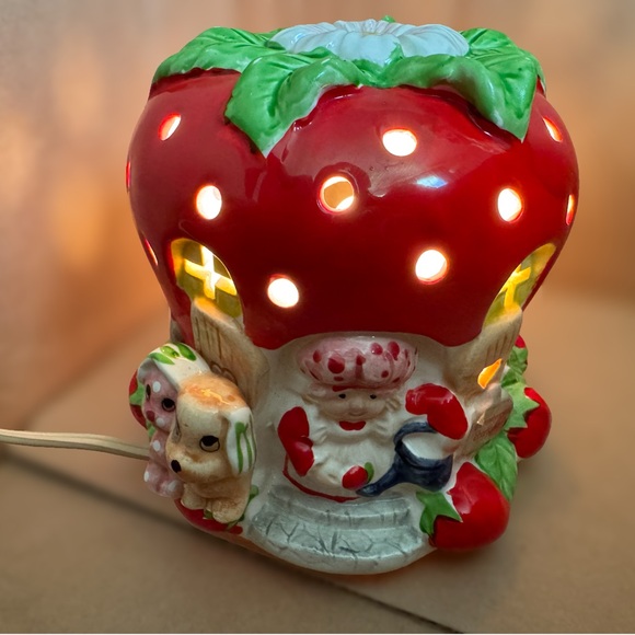 Vintage Strawberry Shortcake Bedroom Set Lamp Curtains Bed Spread Twin Sheets - Picture 2 of 16